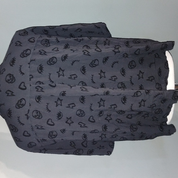 Torrid button up cropped shirt skulls Stars eyes and lightning bolts size 2 - Picture 2 of 6